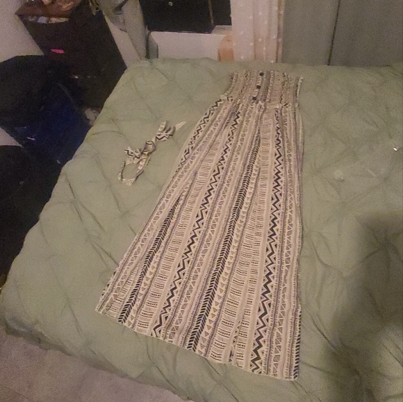 Dress - Picture 4 of 4